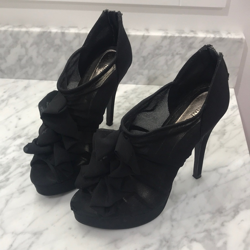 Peep Toe Ruffle Black Heels